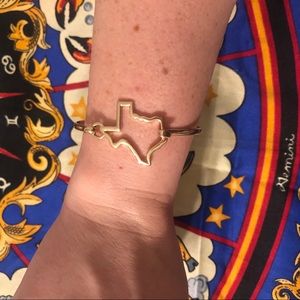 Texas Shape Gold Plated Hooked Bracelet